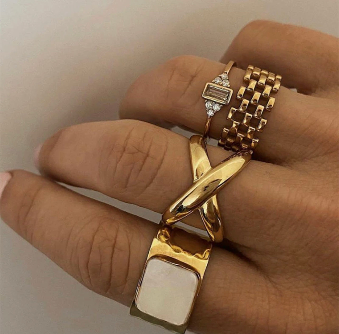 Gedetailleerde band ring.