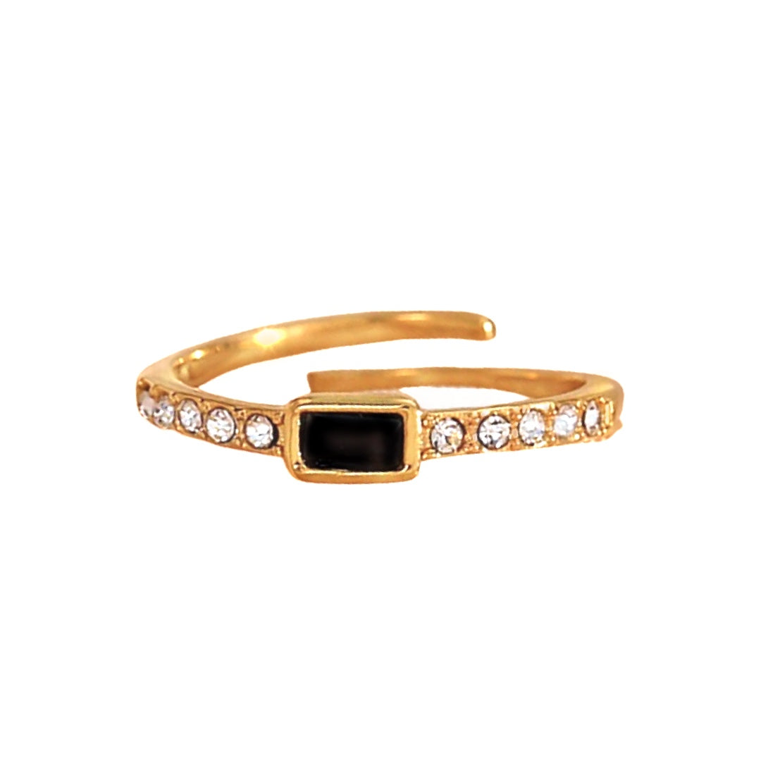 Dunne ring met zirconia en zwarte steen.