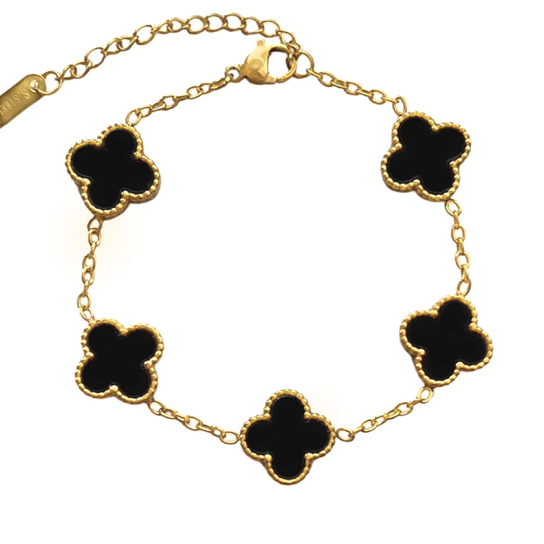Goud met zwart klaver armband.